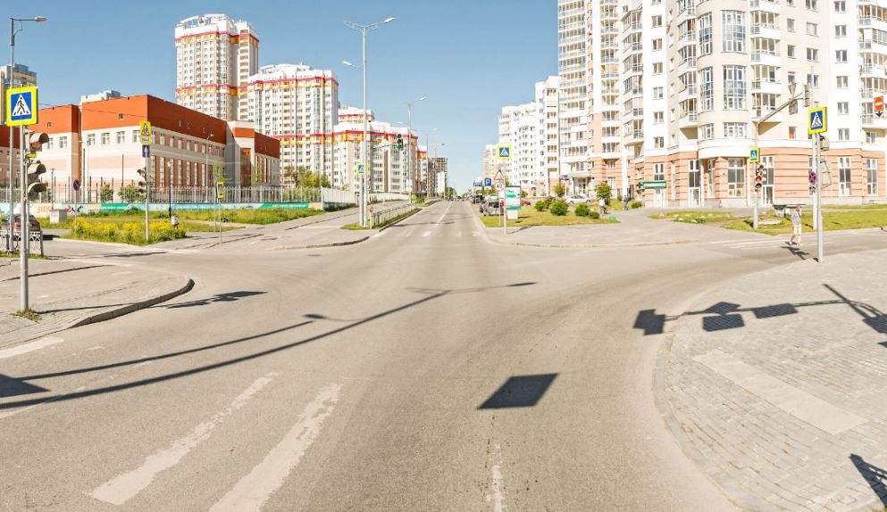 На перекрестке улиц Союзной и Циолковского нужно нанести диагональную разметку, считают читатели E1.RU