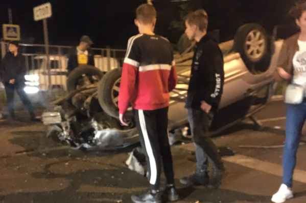 ДТП произошло ночью на проспекте Авиаторов ДТП произошло ночью на проспекте Авиаторов