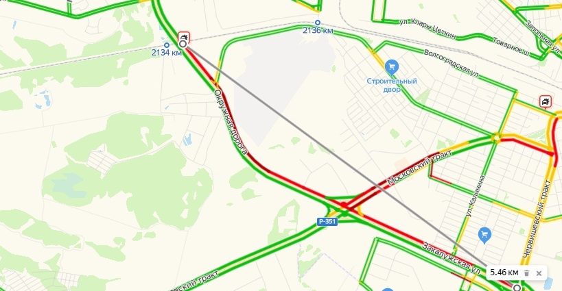 Мем машины на встречке. Как объехать пробку. Можно ли объезжать пробку. Можно ли объезжать пробку. Пожарная объезжает пробку.
