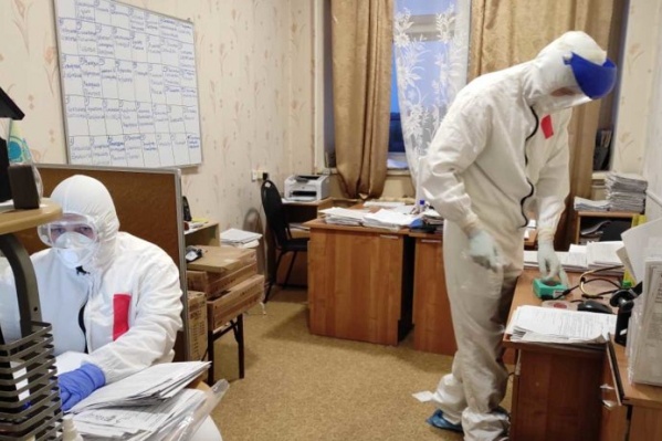 Врачи инфекционного госпиталя в Котласской центральной городской больнице Врачи инфекционного госпиталя в Котласской центральной городской больнице