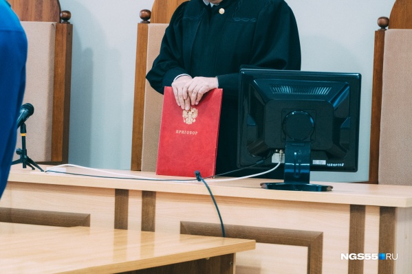 Полицейский издал вздох облегчения, когда услышал, что оправдан Полицейский издал вздох облегчения, когда услышал, что оправдан