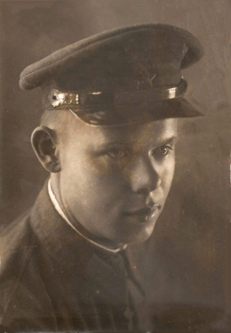 Алексей в начале Великой Отечественной войны (1941 год) Алексей в начале Великой Отечественной войны (1941 год)