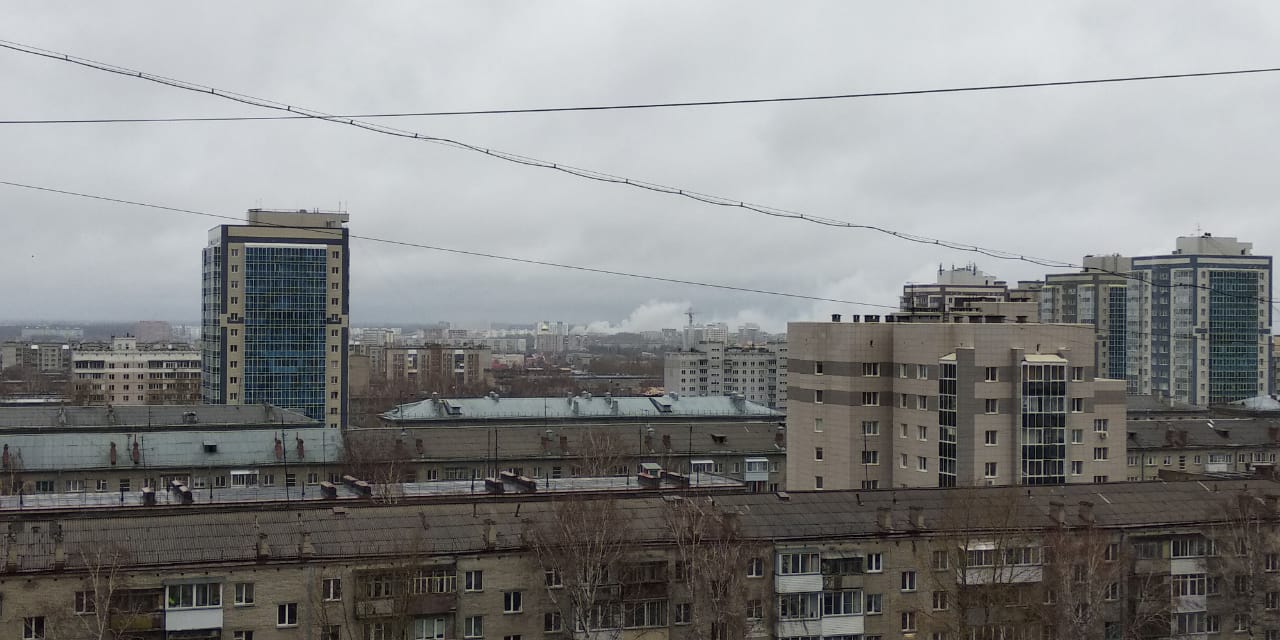 Пожар видно далеко — фото снято из окна дома на улице Костычева Пожар видно далеко — фото снято из окна дома на улице Костычева