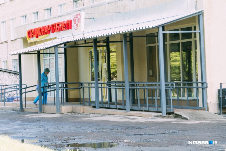 На прошлой неделе в эту же больницу положили 35 заболевших коронавирусной инфекцией из Якутии На прошлой неделе в эту же больницу положили 35 заболевших коронавирусной инфекцией из Якутии