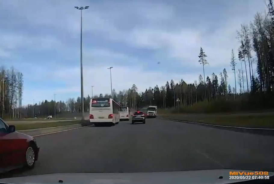 Скриншот видео из группы <a href="https://vk.com/wall-68471405_13214980" target="_blank" class="_">«ДТП и ЧП | Санкт-Петербург»</a>