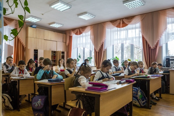 А вы поддерживаете идею отменить учебники? Если нет, то почему? Поделитесь своим мнением в комментариях (прочитаем каждый!) А вы поддерживаете идею отменить учебники? Если нет, то почему? Поделитесь своим мнением в комментариях (прочитаем каждый!)