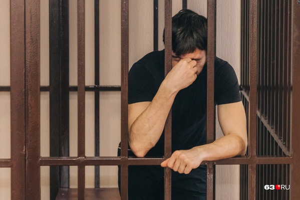 Суда мужчина будет ждать за решеткой Суда мужчина будет ждать за решеткой