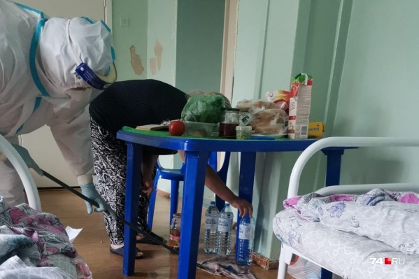 Женская часть семьи Баландиных оказалась в больнице, мужская — ждёт тесты на коронавирус вторую неделю Женская часть семьи Баландиных оказалась в больнице, мужская — ждёт тесты на коронавирус вторую неделю