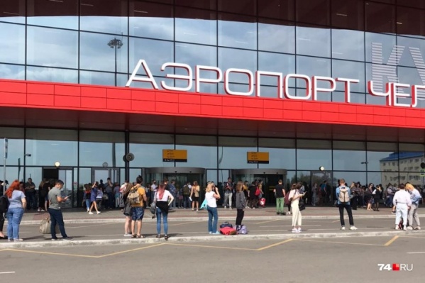 На время проверки информации о взрывном устройстве аэропорт пришлось закрыть На время проверки информации о взрывном устройстве аэропорт пришлось закрыть