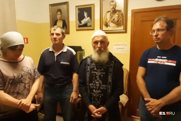 Скандальный схимонах записал видеообращение вместе с родителями умершей девочки Скандальный схимонах записал видеообращение вместе с родителями умершей девочки