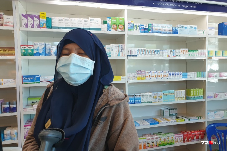 Продавец аптеки призналась россиянам, что носит маску для своей безопасности
