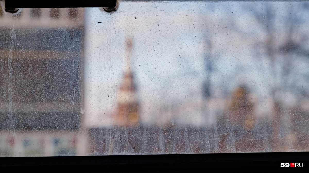 Нет, давайте еще немного напряжемся. Что там такое размытое вдалеке?