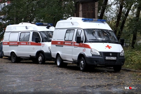 Чтобы попасть на КТ, пациентам приходится стоять в очереди Чтобы попасть на КТ, пациентам приходится стоять в очереди