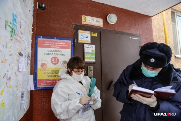 В поликлиниках доплаты получат только врачи, которые сейчас ходят по квартирам контактных В поликлиниках доплаты получат только врачи, которые сейчас ходят по квартирам контактных