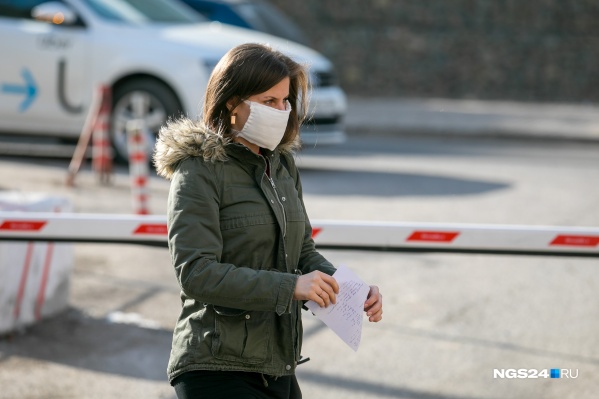 В день планируют отшивать до 10 тысяч медицинских масок В день планируют отшивать до 10 тысяч медицинских масок