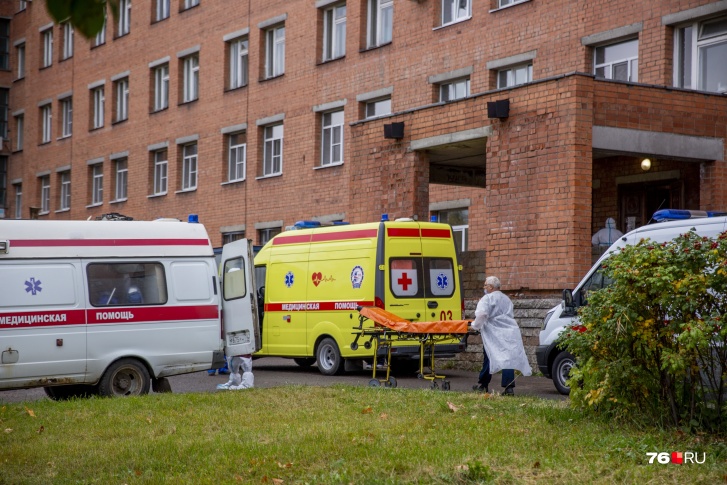 К госпиталю ветеранов войн людей на компьютерный томограф <a href="https://76.ru/text/health/69493685/" target="_blank" class="_">везут одного за другим</a> К госпиталю ветеранов войн людей на компьютерный томограф <a href="https://76.ru/text/health/69493685/" target="_blank" class="_">везут одного за другим</a>