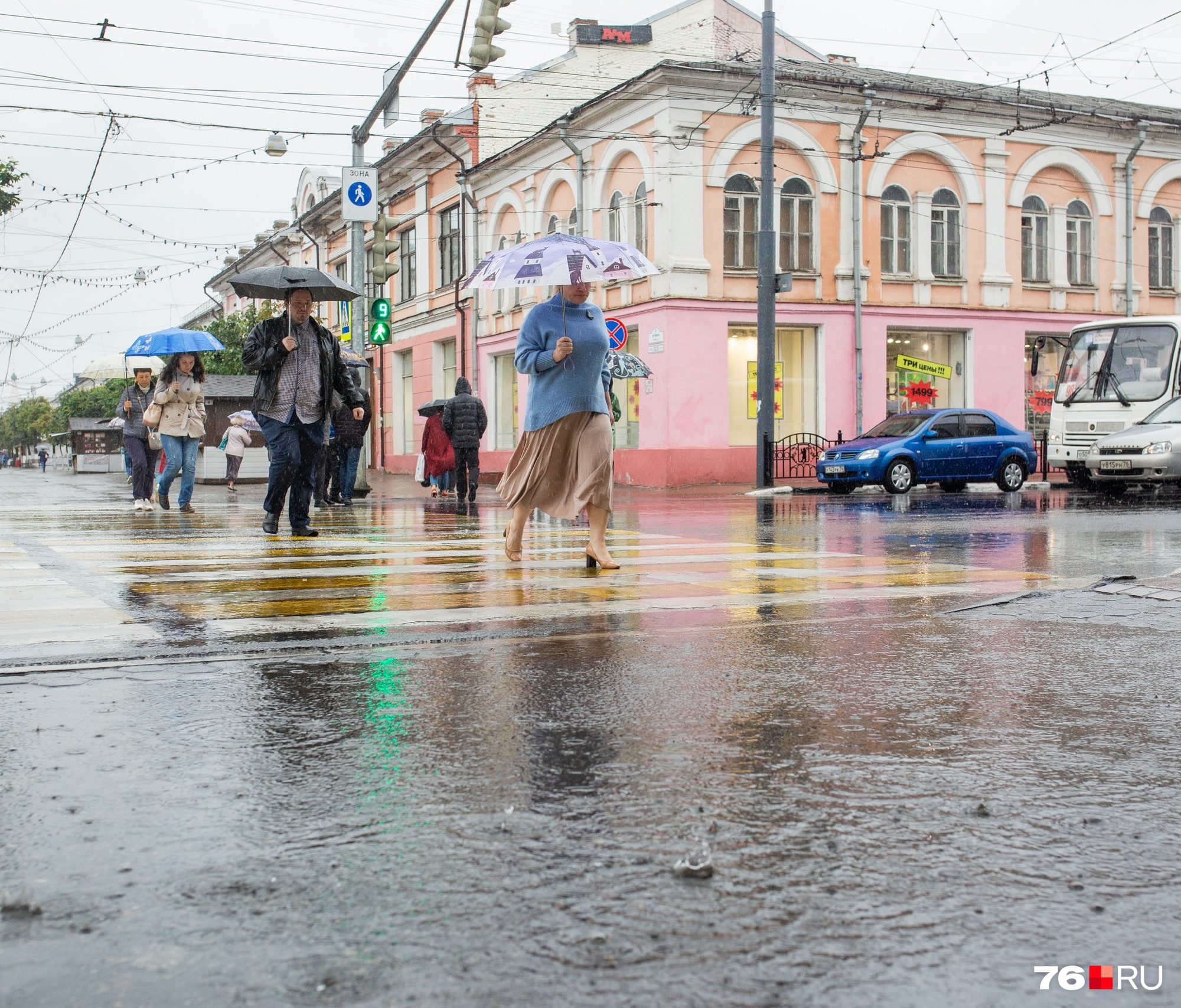 Погода в ярославле. Ярославль гроза ветер ливни. Сильный дождь в Ярославле. Сильный ливень в Ярославле.