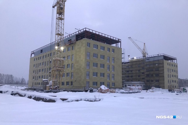 Так инфекционная больница выглядит сейчас. В ближайшую субботу в здание планируют начать подавать тепло в тестовом режиме Так инфекционная больница выглядит сейчас. В ближайшую субботу в здание планируют начать подавать тепло в тестовом режиме