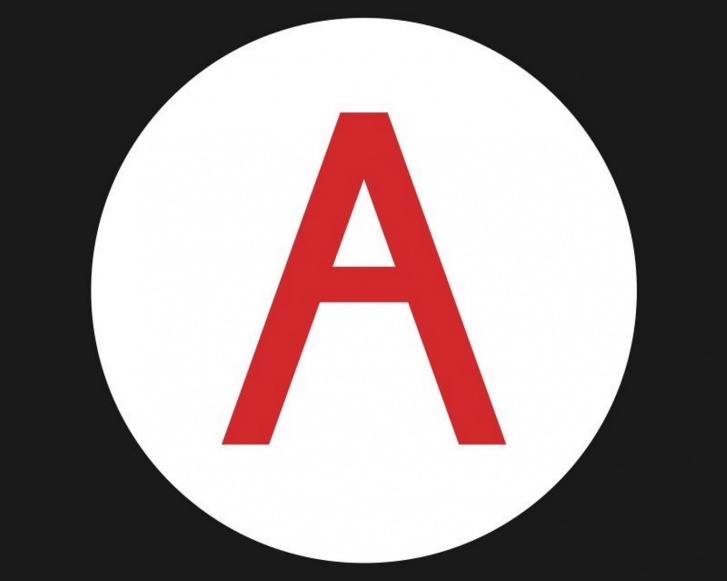 Один из первых логотипов «Авангарда»