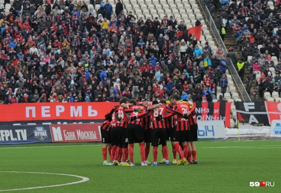 Болельщикам «Амкара» привезли кубок Футбольной небесной Лиги