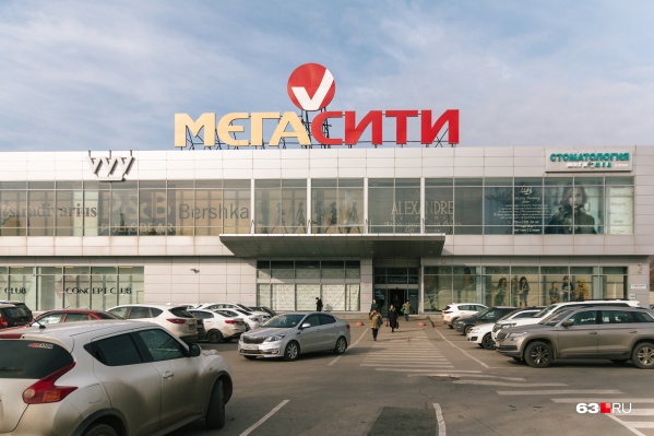 Владелец «МегаСити» <a href="https://63.ru/text/business/68980144/" target="_blank" class="io-leave-page _">признал</a>, что сделал пристрой без разрешения властей Владелец «МегаСити» <a href="https://63.ru/text/business/68980144/" target="_blank" class="io-leave-page _">признал</a>, что сделал пристрой без разрешения властей