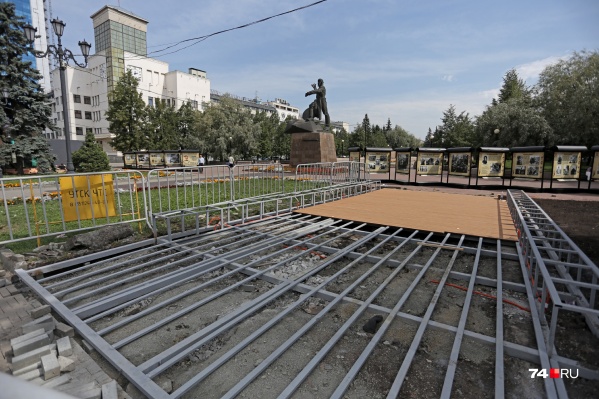 Пока территория огорожена забором Пока территория огорожена забором