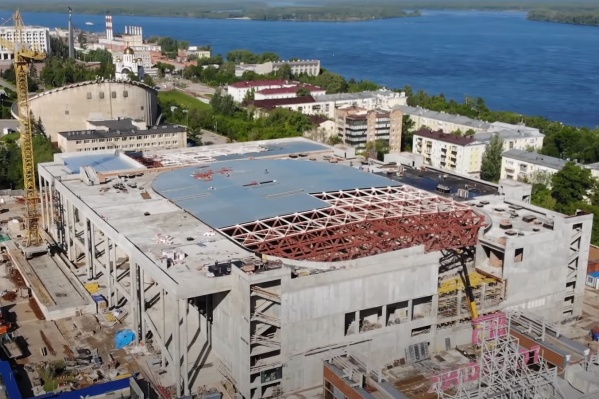 С высоты купол напоминает каток С высоты купол напоминает каток