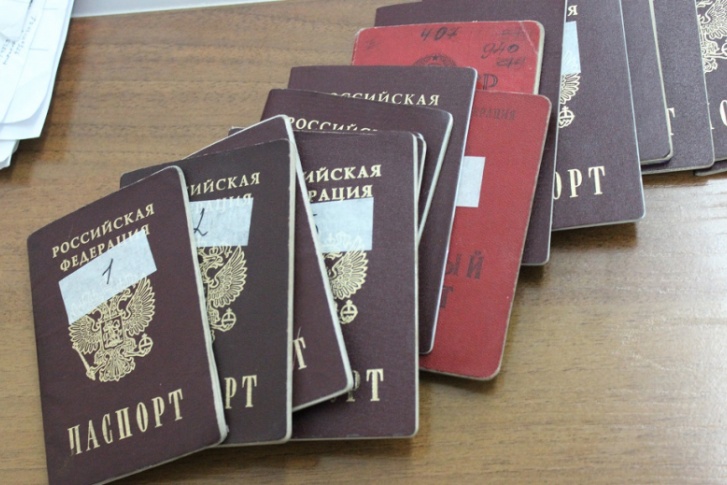 На квартире обвиняемого изъяли 17 просроченных паспортов На квартире обвиняемого изъяли 17 просроченных паспортов