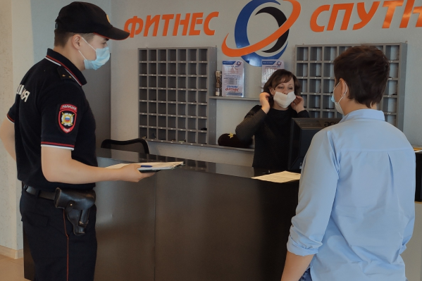 В полиции уверены — носить маску сотрудники клуба должны даже в отсутствие клиентов В полиции уверены — носить маску сотрудники клуба должны даже в отсутствие клиентов