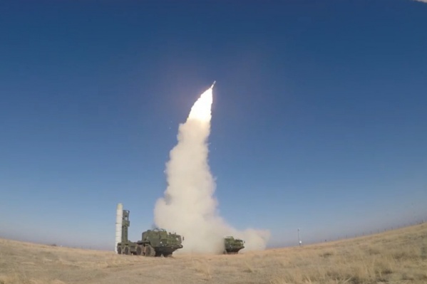 С-400 «Триумф» поражает любые цели противника С-400 «Триумф» поражает любые цели противника
