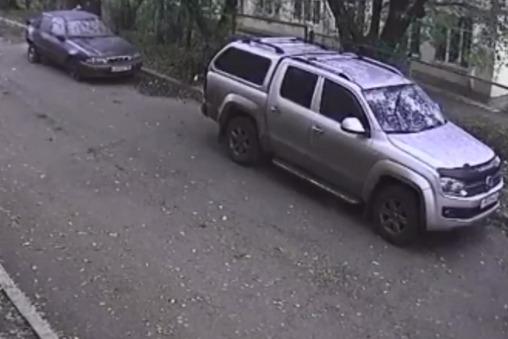 Машину обнаружили в одном из дворов Красноярска