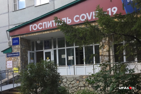 Надпись на фасаде видна издалека Надпись на фасаде видна издалека