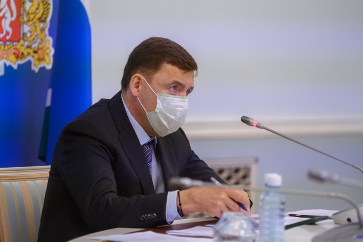 Куйвашев напомнил, что уже критиковал мэра за то, что тот не носит маску