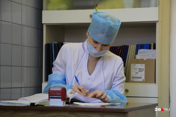 Если в больницах, где лечат COVID-19, есть какие-то проблемы с обеспечением медиков или пациентов — об это просят сообщать в региональный оперштаб Если в больницах, где лечат COVID-19, есть какие-то проблемы с обеспечением медиков или пациентов — об это просят сообщать в региональный оперштаб