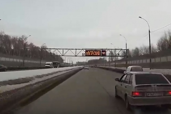 Автомобилист снял на видео момент, за который ему пришёл штраф Автомобилист снял на видео момент, за который ему пришёл штраф