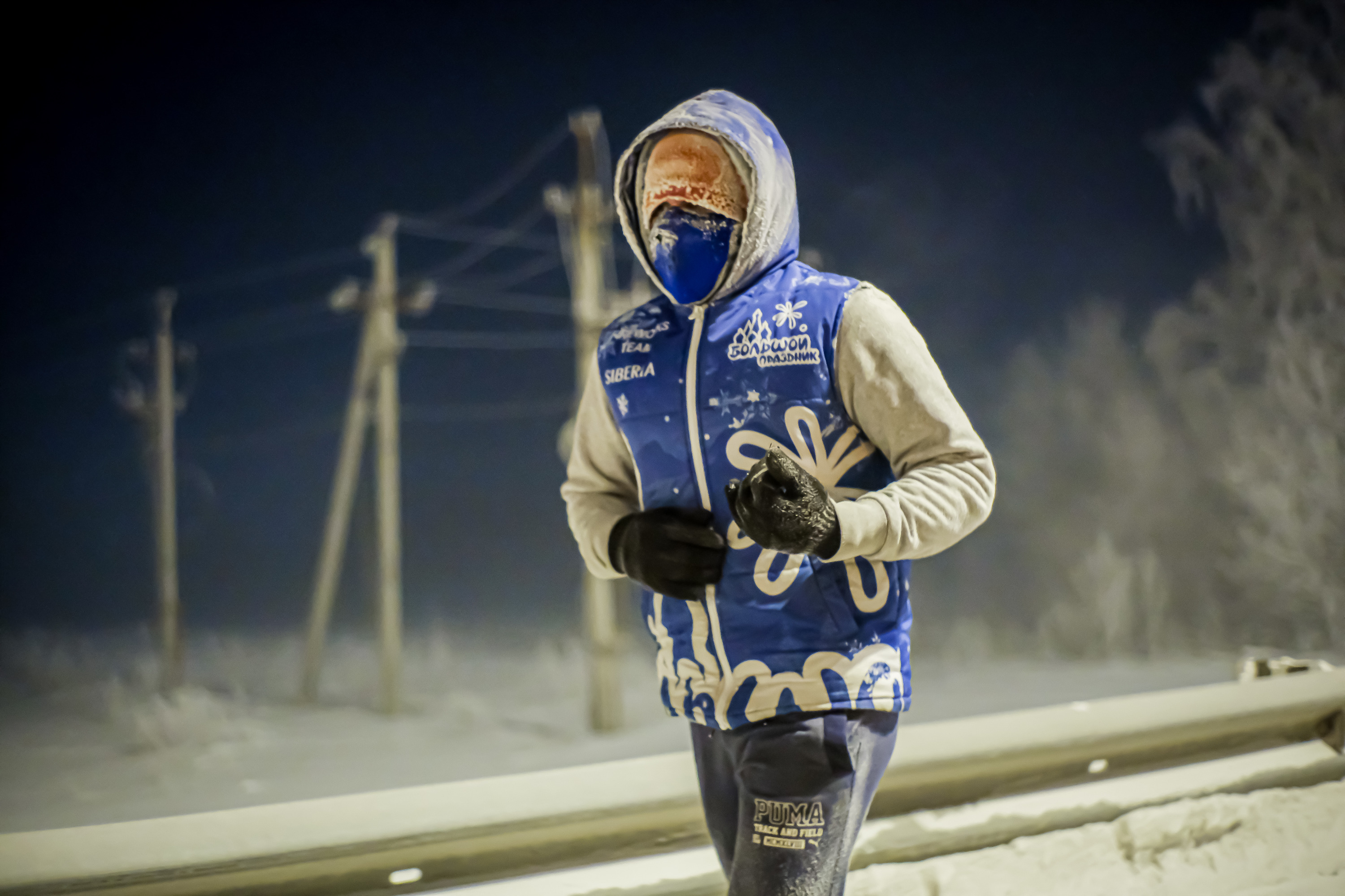 Сибиряк пробежал на спор 17 километров в 40-градусный мороз — смотрите, как это было