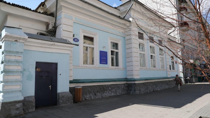 «Трещины фактически раскололи здание»: в Красноярске разрушается исторический особняк Гудкова