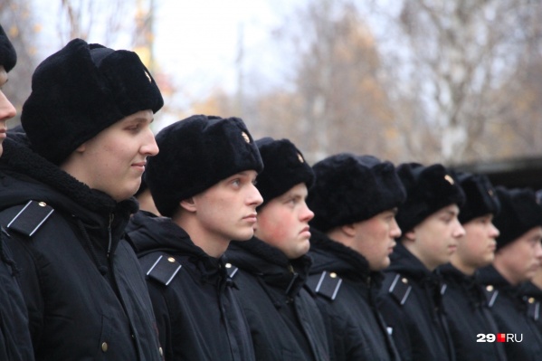 Из 3124 северян отправлены в войска 1130 человек — это 36% от всех призывников весны 2020 года. 100 человек из них будут служить в Нацгвардии, а еще 10 попали в Президентский полк ФСО Из 3124 северян отправлены в войска 1130 человек — это 36% от всех призывников весны 2020 года. 100 человек из них будут служить в Нацгвардии, а еще 10 попали в Президентский полк ФСО