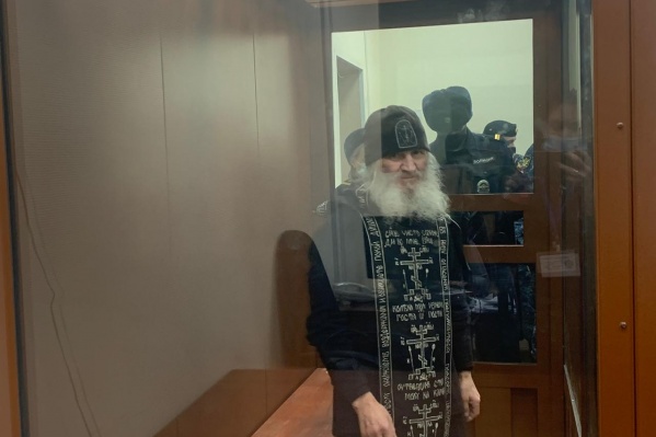 Отца Сергия обвиняют сразу по трем статьям Отца Сергия обвиняют сразу по трем статьям