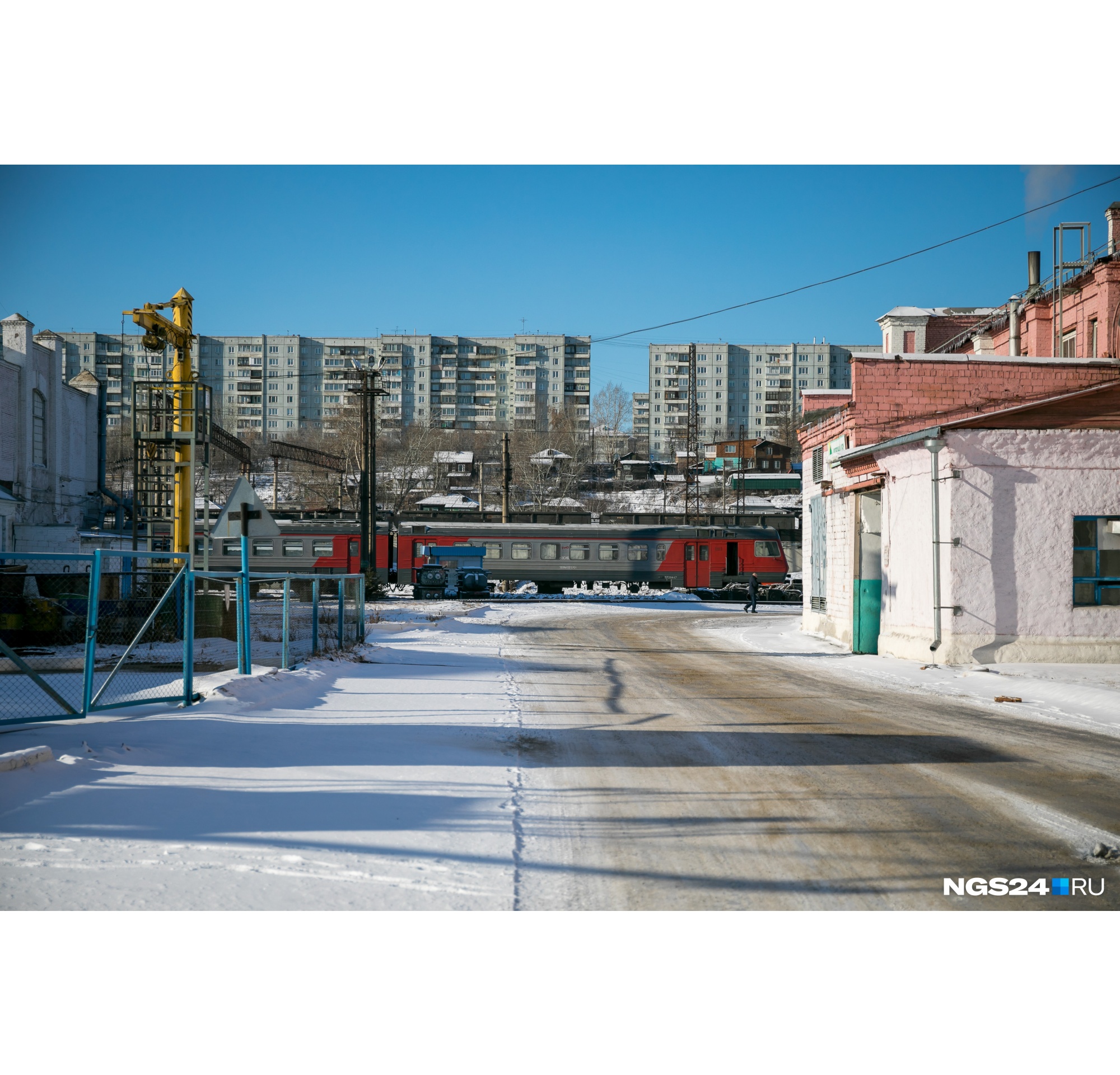В основном предприятие работает на нужды Красноярской железной дороги. С 2013 года завод принадлежит группе компаний «АФИНА ПАЛЛАДА» В основном предприятие работает на нужды Красноярской железной дороги. С 2013 года завод принадлежит группе компаний «АФИНА ПАЛЛАДА»