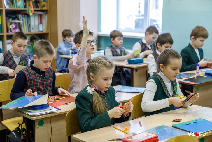 Сборы ребенка в школу обойдутся примерно в четверть среднестатистической зарплаты в Волгограде Сборы ребенка в школу обойдутся примерно в четверть среднестатистической зарплаты в Волгограде