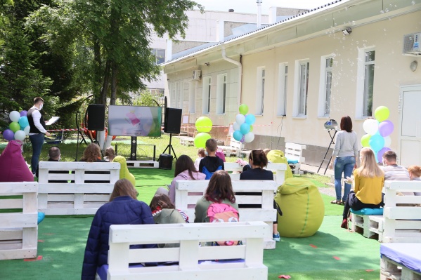 Показывать фильмы будут с четверга по субботу Показывать фильмы будут с четверга по субботу