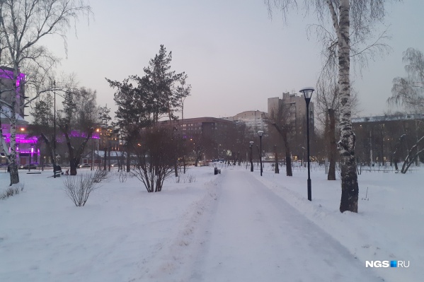 В сквере проложили новые дорожки В сквере проложили новые дорожки