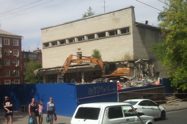 Ремонт кинотеатра начали в 2012 году Ремонт кинотеатра начали в 2012 году