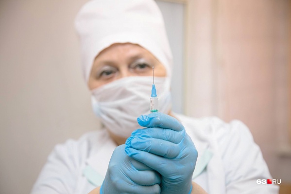Первыми вакцину получат медики Первыми вакцину получат медики