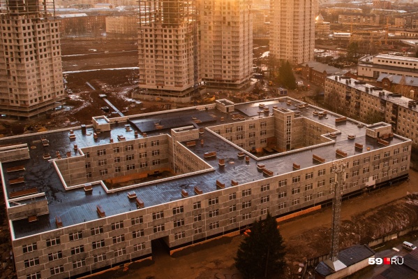 Здание школы в Красных казармах готово, но его никак не могут передать городу Здание школы в Красных казармах готово, но его никак не могут передать городу