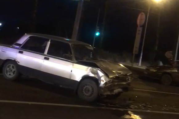 В Ярославле столкнулись два ВАЗа В Ярославле столкнулись два ВАЗа