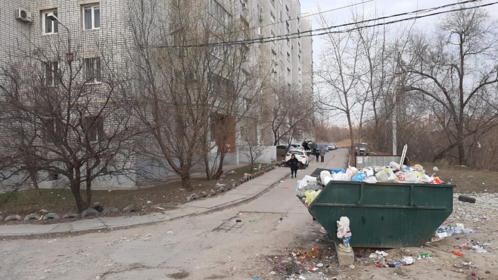 «Корректируем графики»: в Волгограде регоператор связывает переполненные мусорки с приходом весны