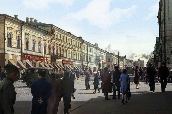 Предположительно, фото сделано в 1930–1940-е годы. Верхние этажи на углу Гастронома еще не достроены Предположительно, фото сделано в 1930–1940-е годы. Верхние этажи на углу Гастронома еще не достроены