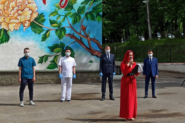 В Уфе граффити открывали с песней В Уфе граффити открывали с песней